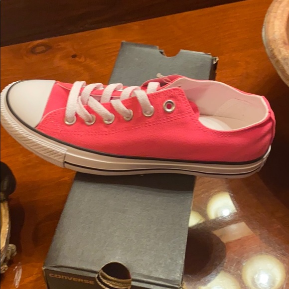Converse sneakers NEW - Picture 2 of 4